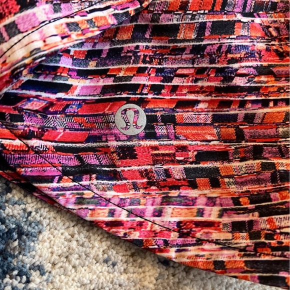 LIKE NEW Lululemon Speed Up Short *2.5” Size 10 In Flash Pleat Orange - Picture 4 of 9